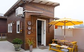 Casas de 1 ou 2 quartos, 5 ou 6 pessoas, perto da praia, ar condicionado, wi-fi, cozinha completa, lavanderia,